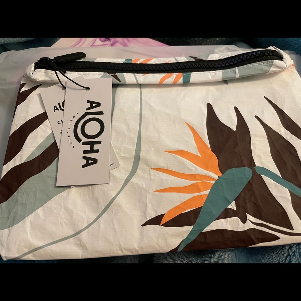 BRAND NEW TRAVEL POUCH